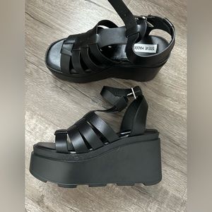 Black Steve Madden 90s platform sandals NWT size 8